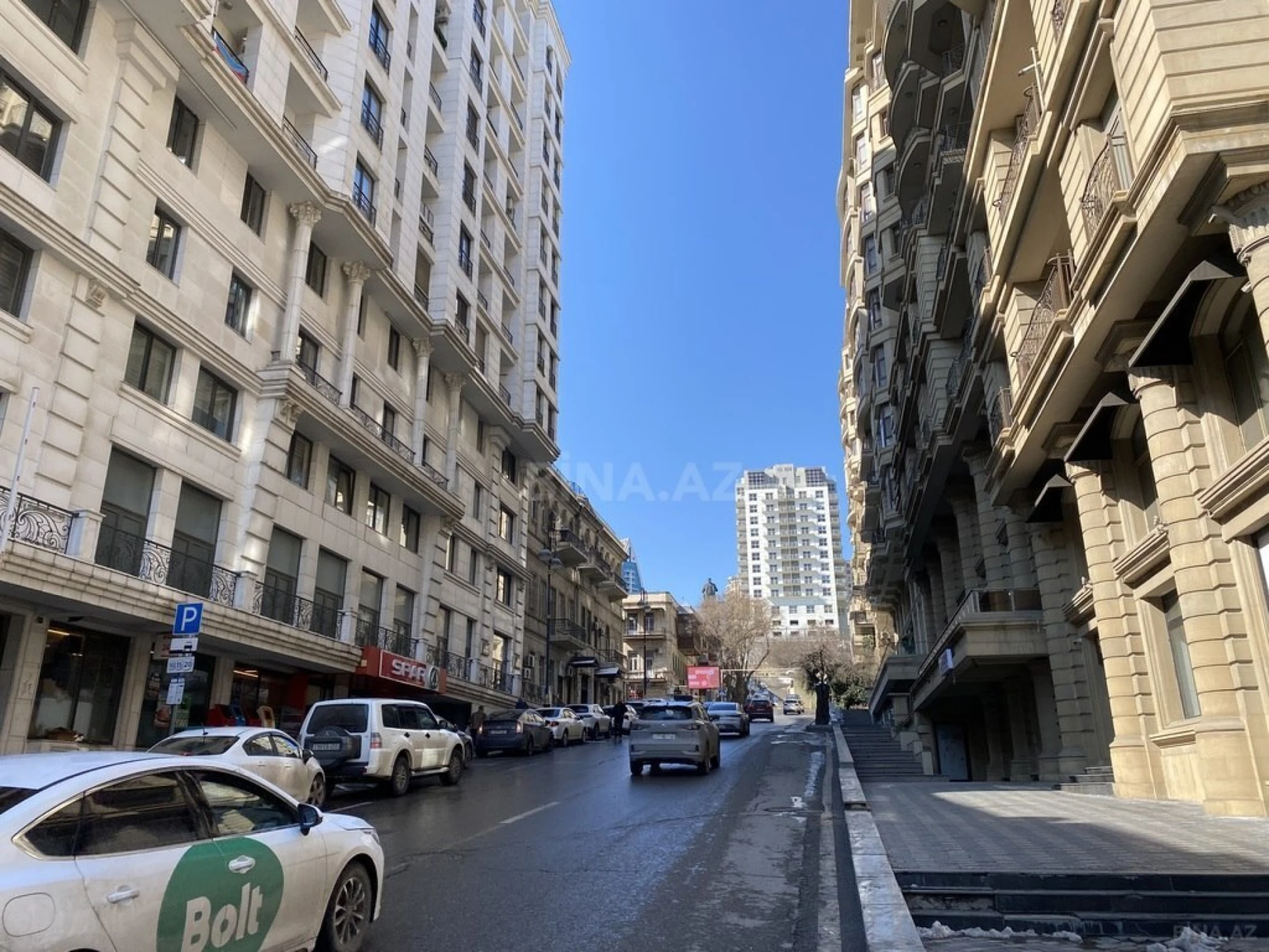 Satılır 4 otaqlı mənzil 207 m²