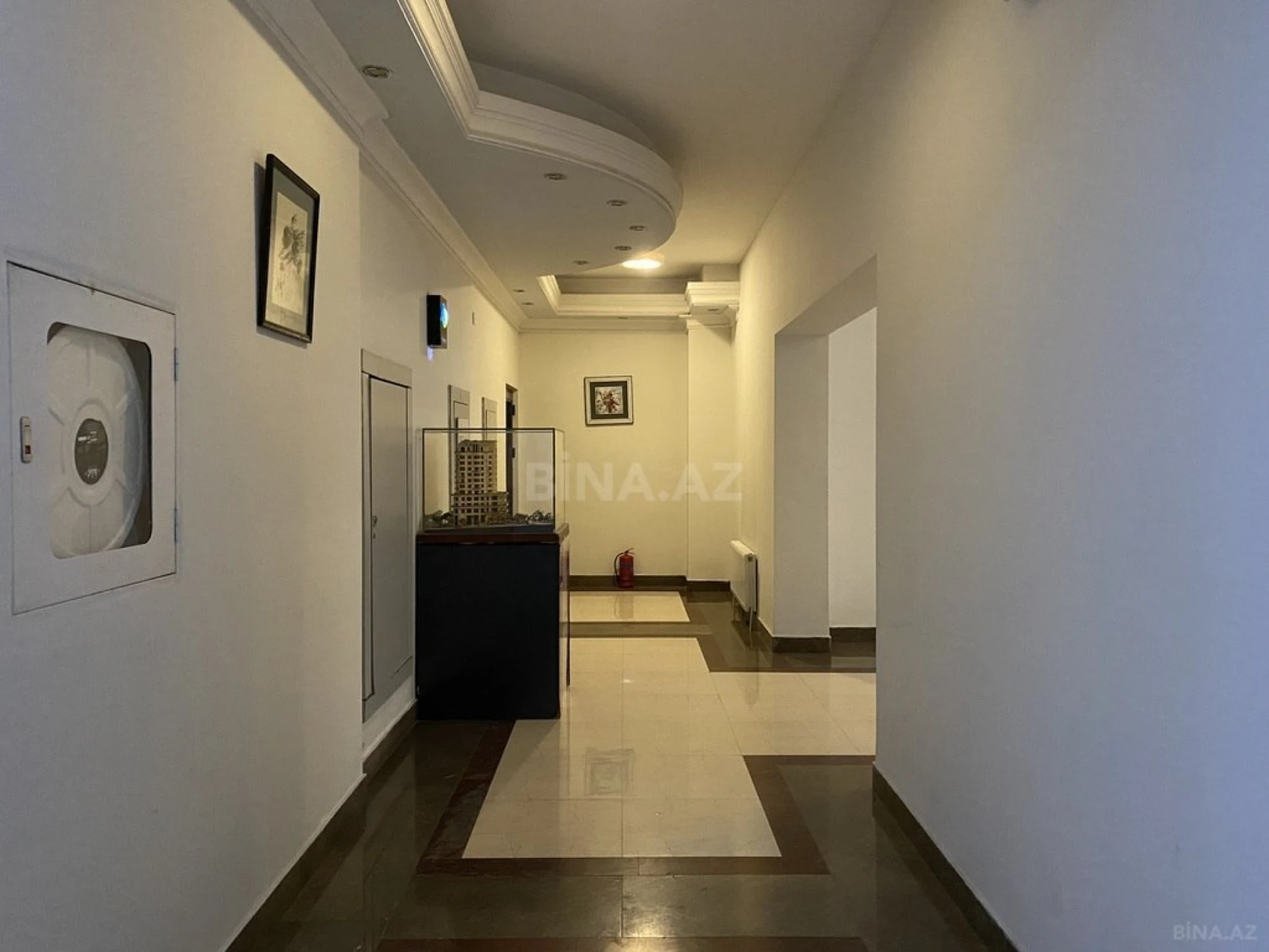 Satılır 4 otaqlı mənzil 207 m²