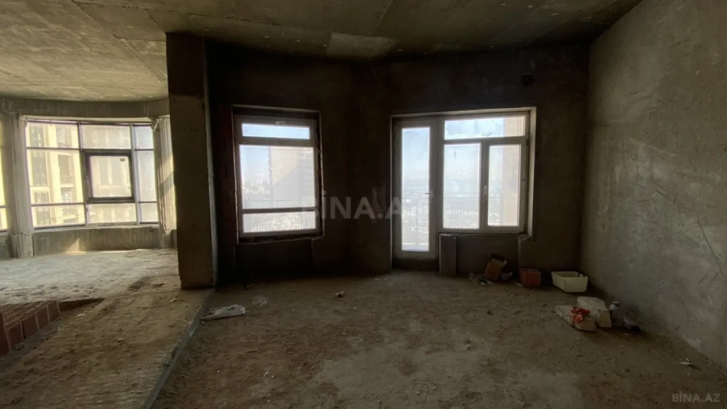 Satılır 4 otaqlı mənzil 207 m²