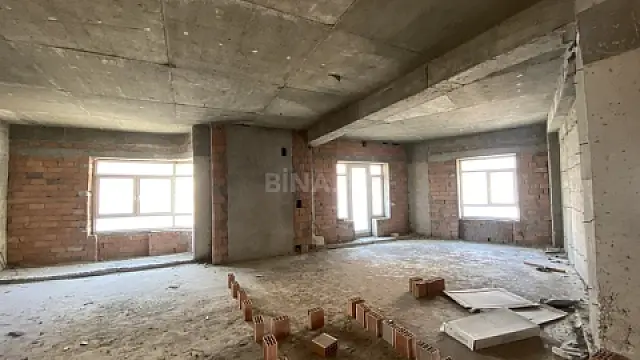 Satılır 4 otaqlı mənzil 207 m²