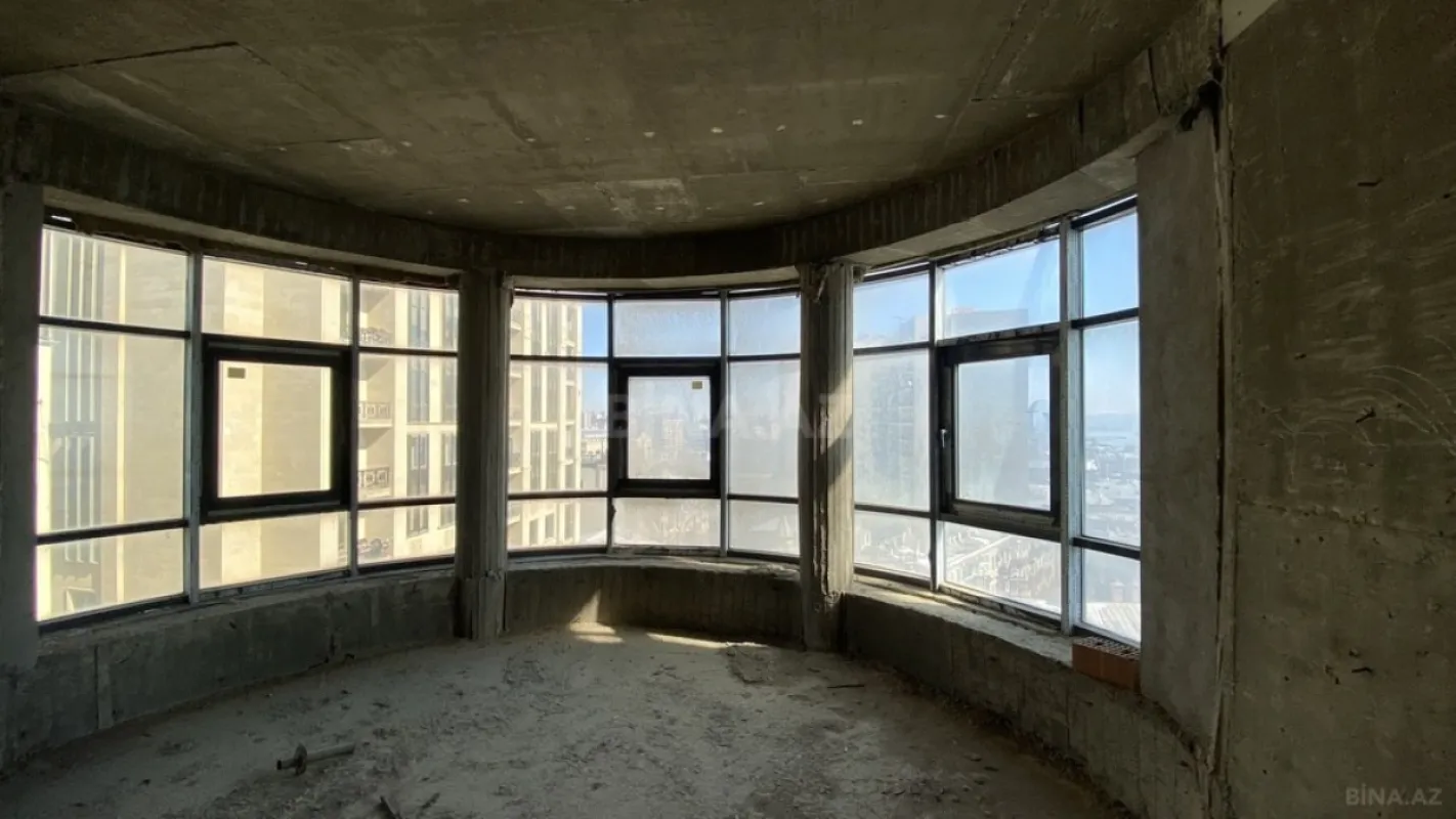 Satılır 4 otaqlı mənzil 207 m²