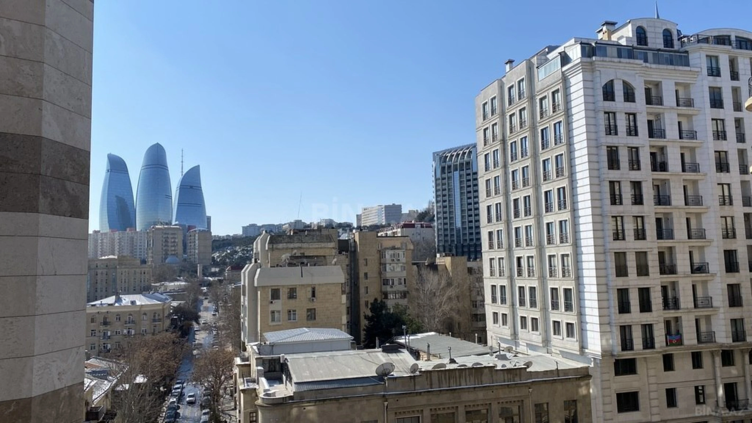 Satılır 4 otaqlı mənzil 207 m²