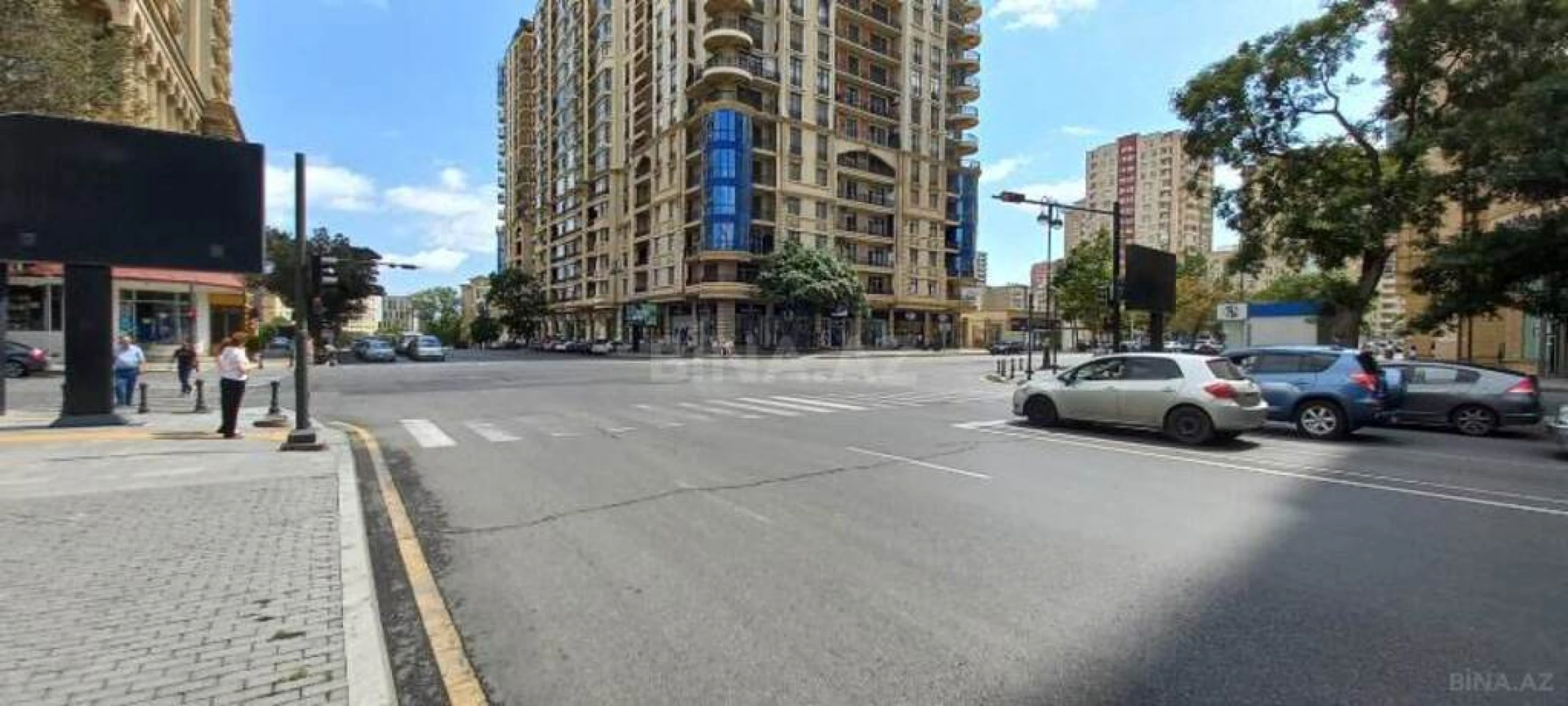 Satılır 3 otaqlı mənzil 163 m²