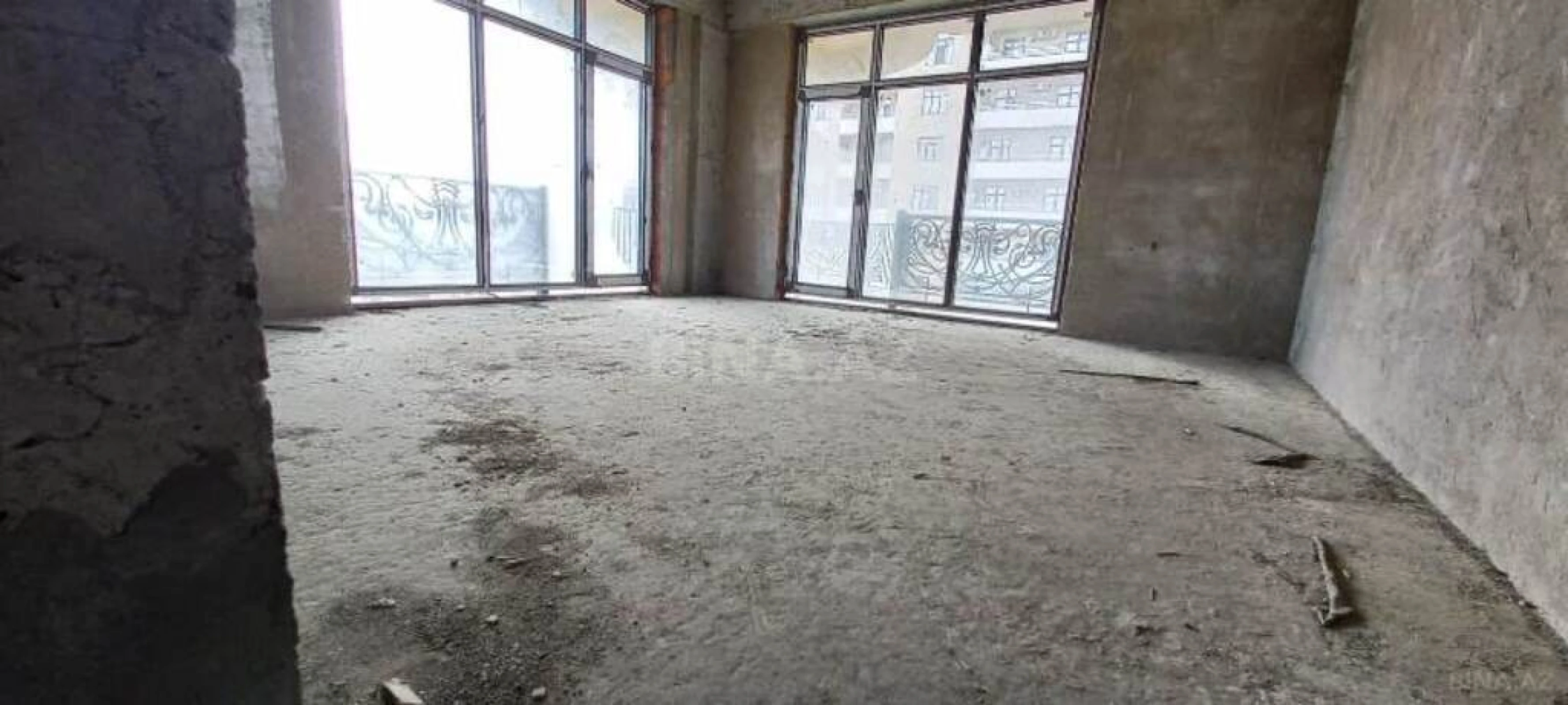 Satılır 3 otaqlı mənzil 163 m²