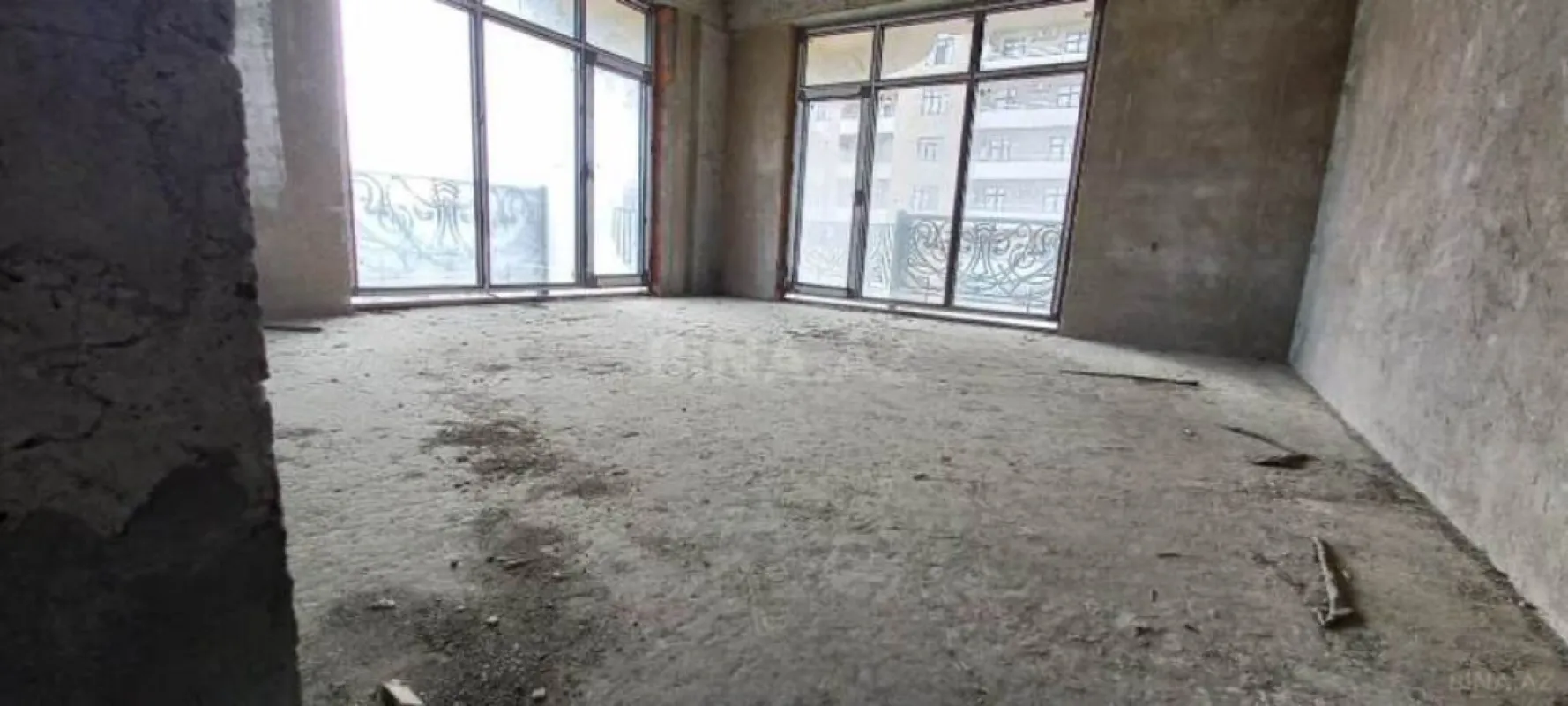 Satılır 3 otaqlı mənzil 163 m²