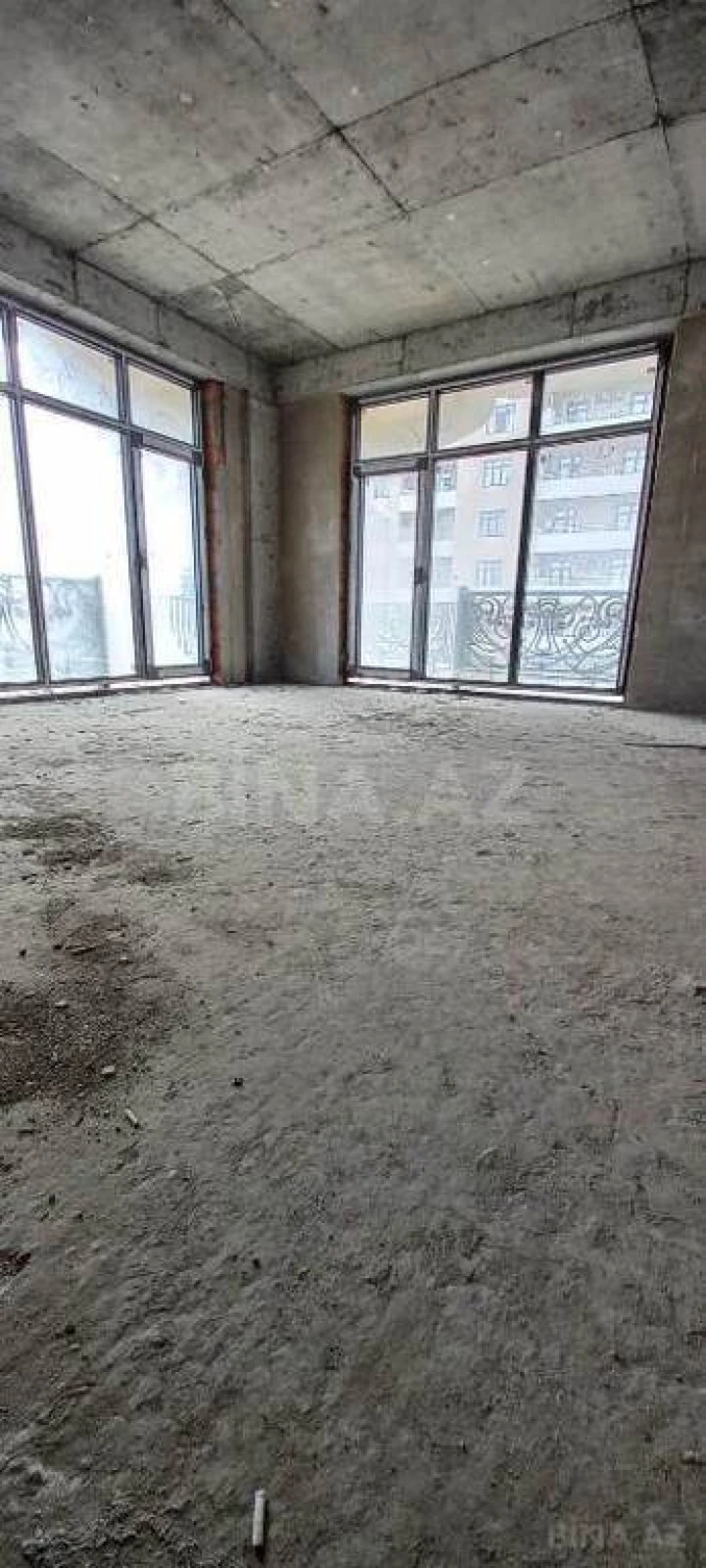 Satılır 3 otaqlı mənzil 163 m²