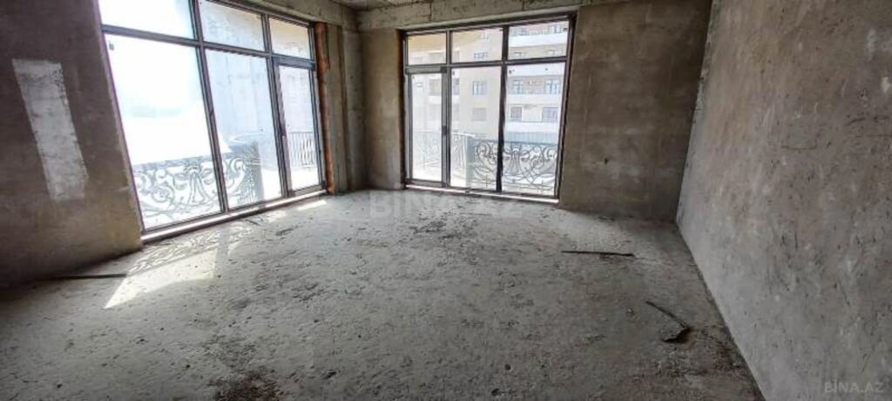 Satılır 3 otaqlı mənzil 163 m²