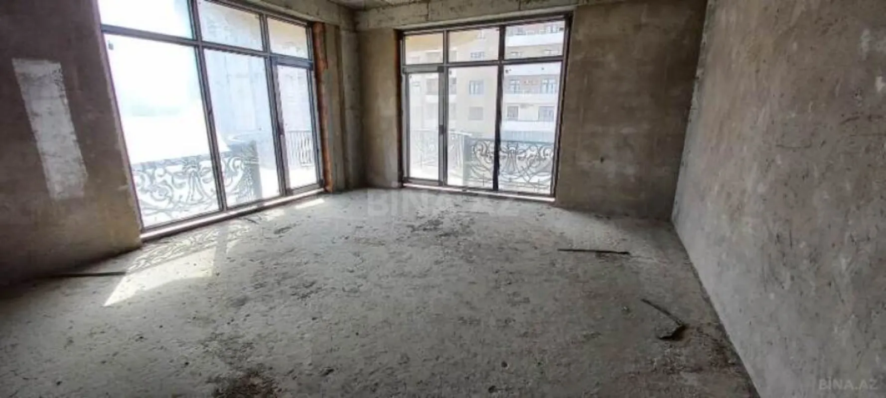 Satılır 3 otaqlı mənzil 163 m²