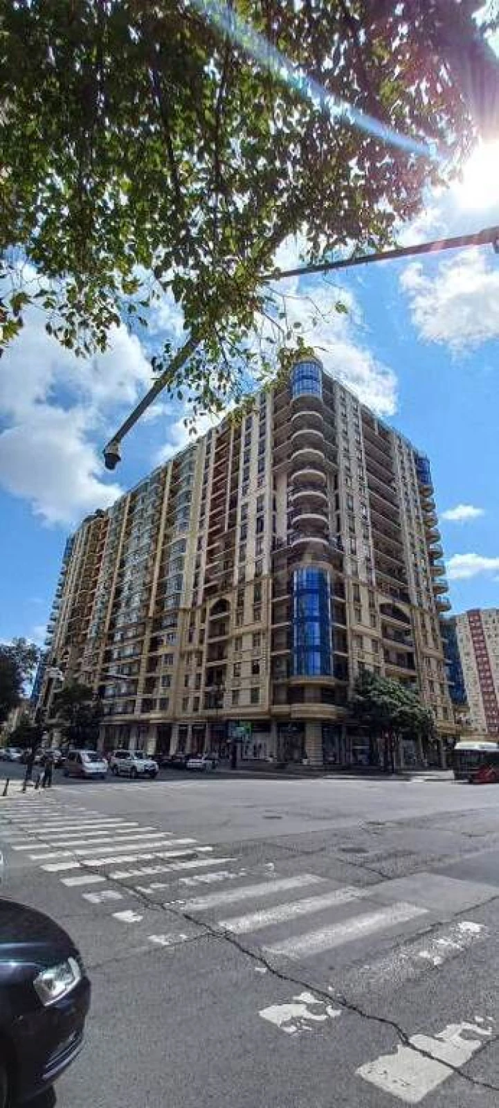 Satılır 3 otaqlı mənzil 163 m²