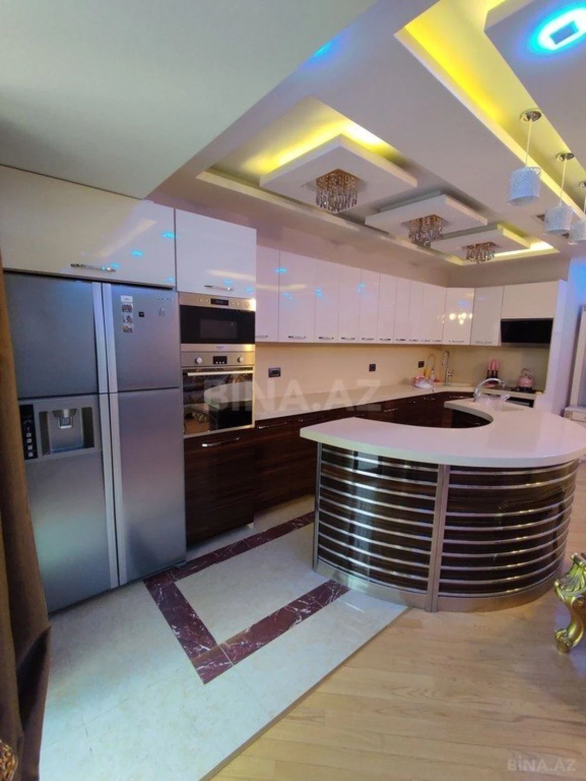Satılır 3 otaqlı mənzil 140 m²