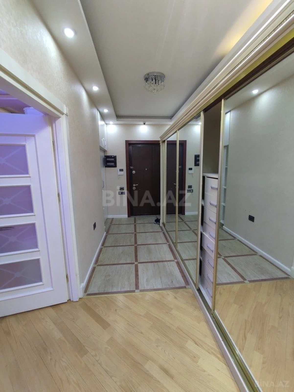 Satılır 3 otaqlı mənzil 140 m²