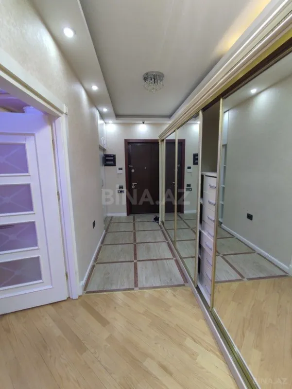 Satılır 3 otaqlı mənzil 140 m²
