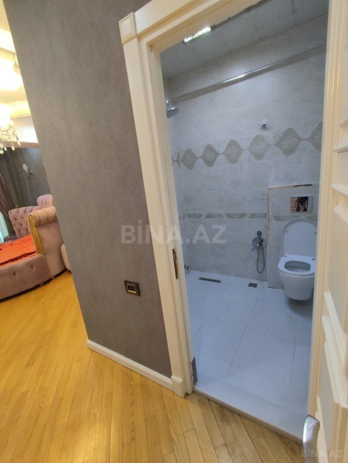 Satılır 3 otaqlı mənzil 140 m²