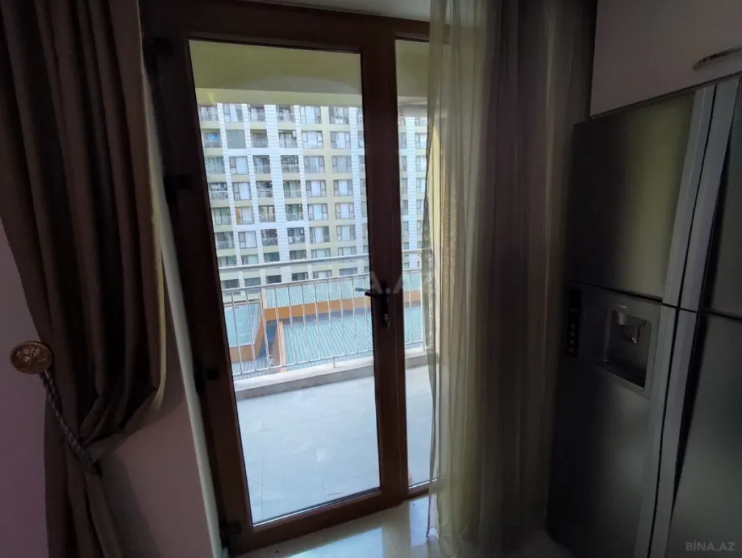 Satılır 3 otaqlı mənzil 140 m²