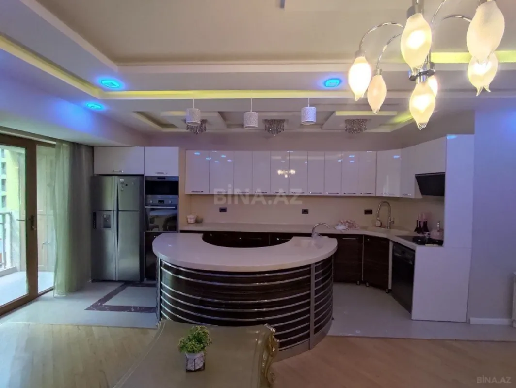 Satılır 3 otaqlı mənzil 140 m²