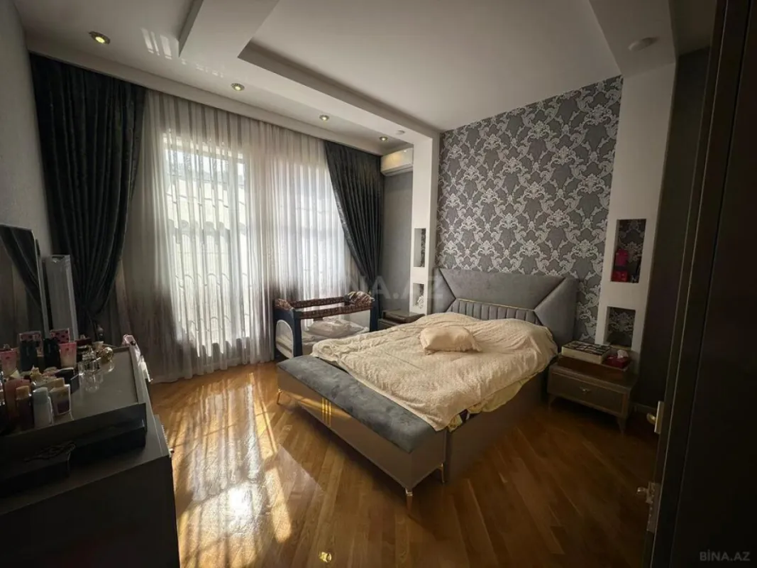 Satılır 6 otaqlı həyət evi 350.5 m²