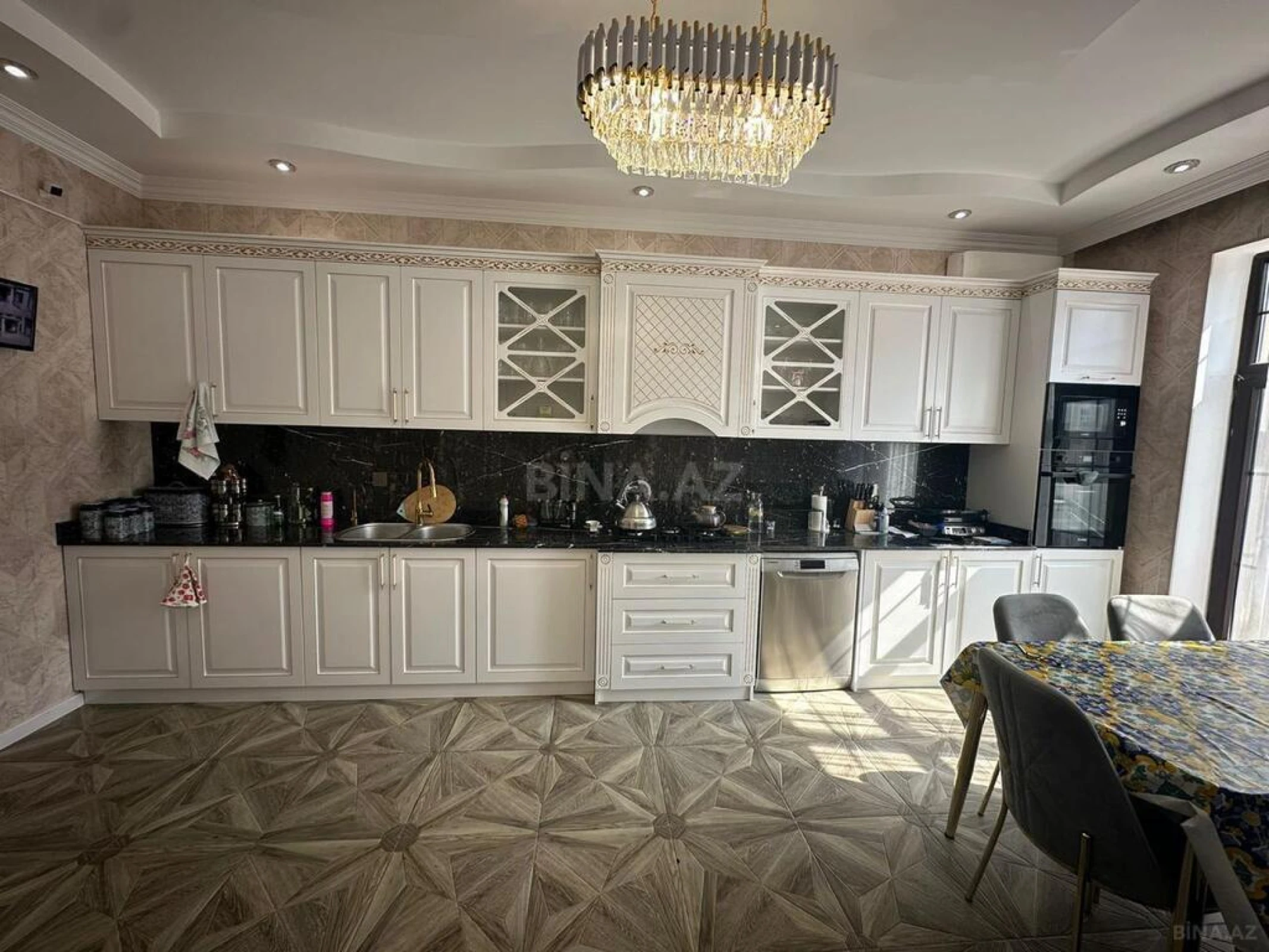 Satılır 6 otaqlı həyət evi 350.5 m²