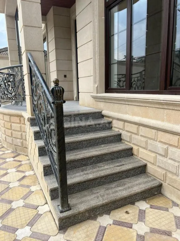 Satılır 6 otaqlı həyət evi 350.5 m²