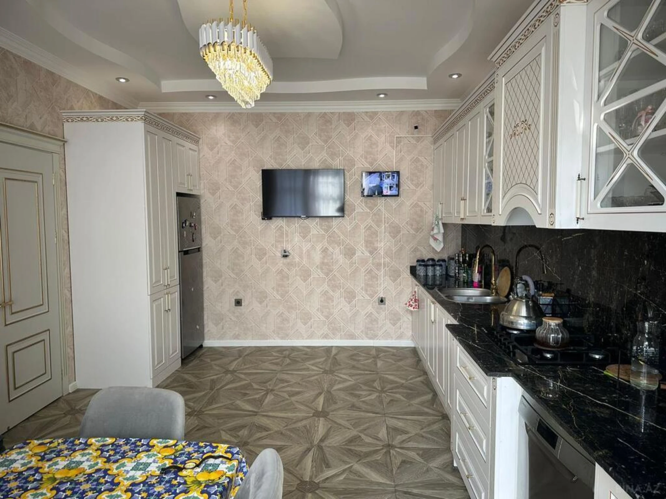 Satılır 6 otaqlı həyət evi 350.5 m²