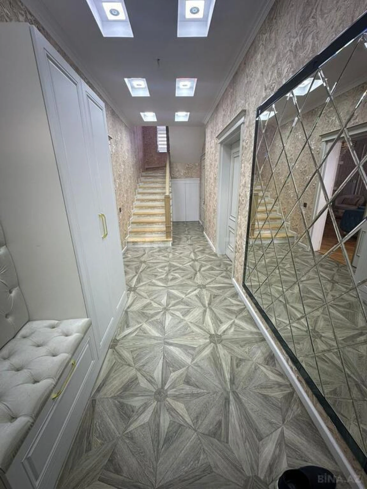 Satılır 6 otaqlı həyət evi 350.5 m²