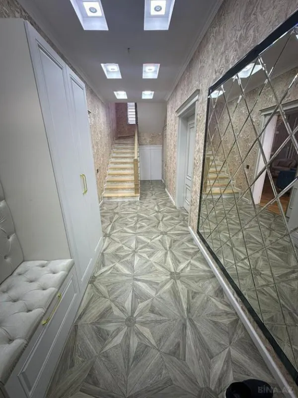 Satılır 6 otaqlı həyət evi 350.5 m²