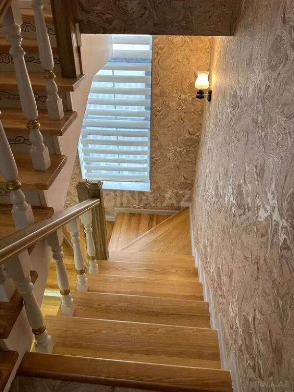 Satılır 6 otaqlı həyət evi 350.5 m²