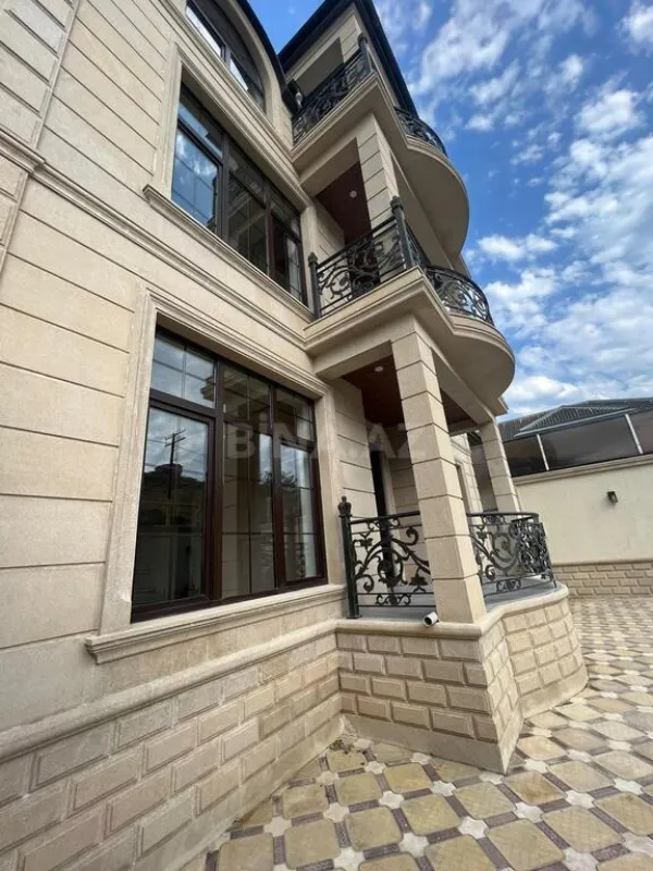 Satılır 6 otaqlı həyət evi 350.5 m²