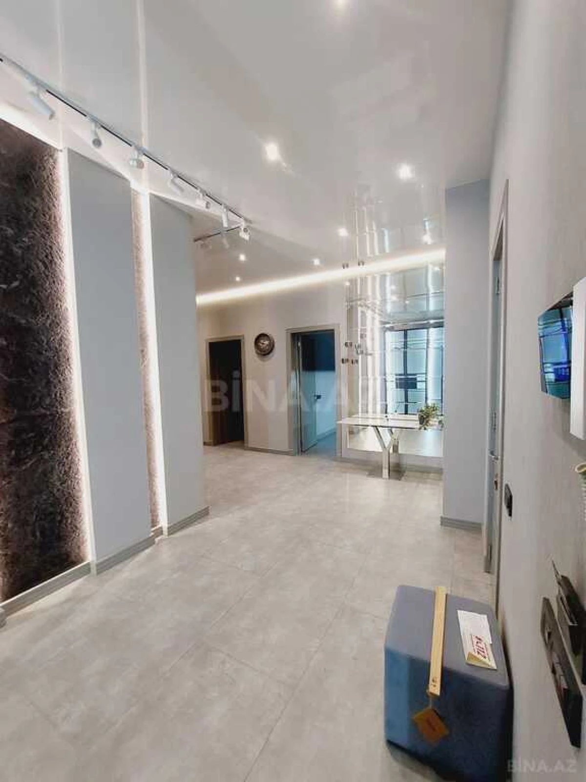 Kirayə verilir 3 otaqlı mənzil 145 m²
