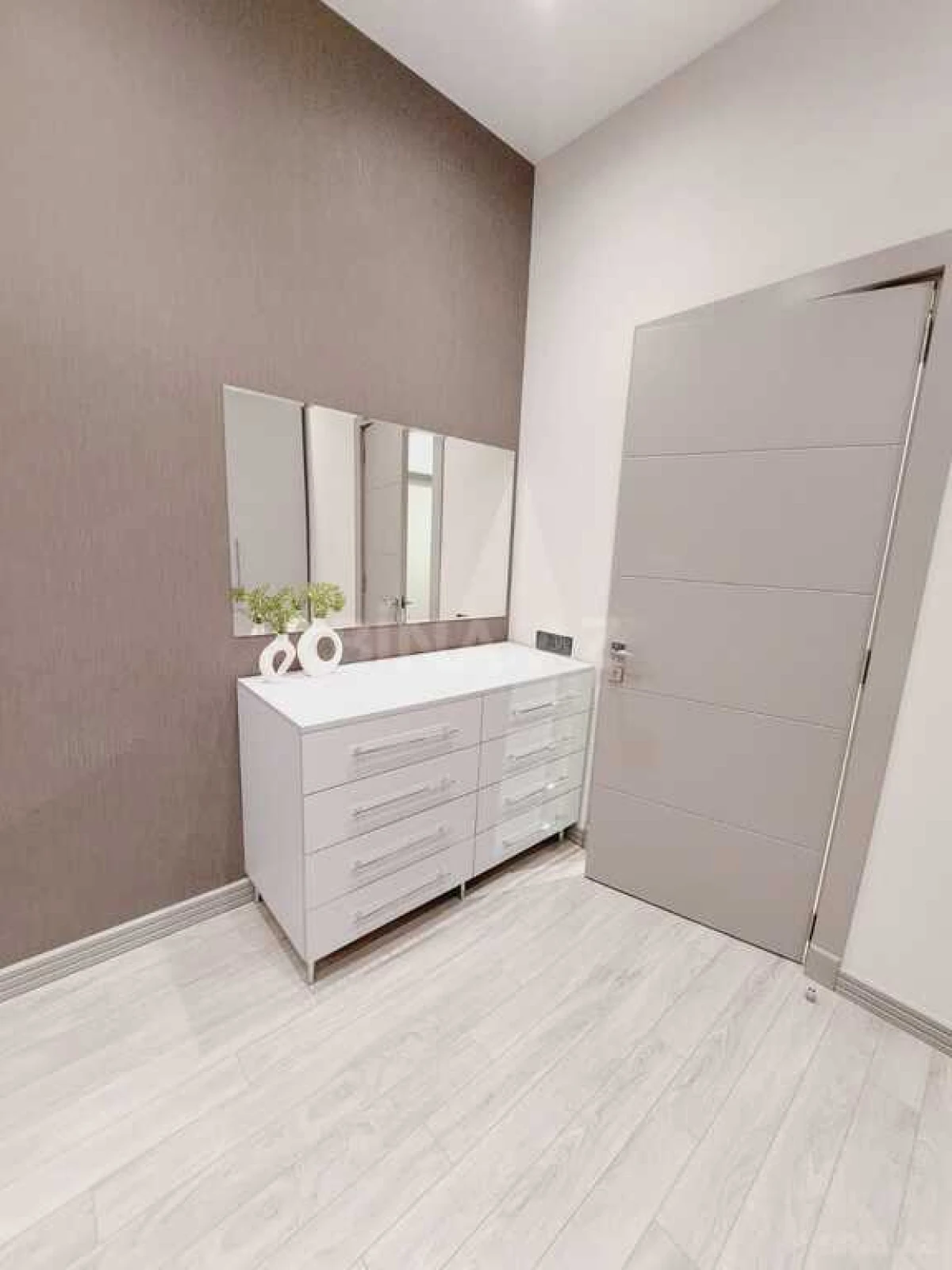 Kirayə verilir 3 otaqlı mənzil 145 m²