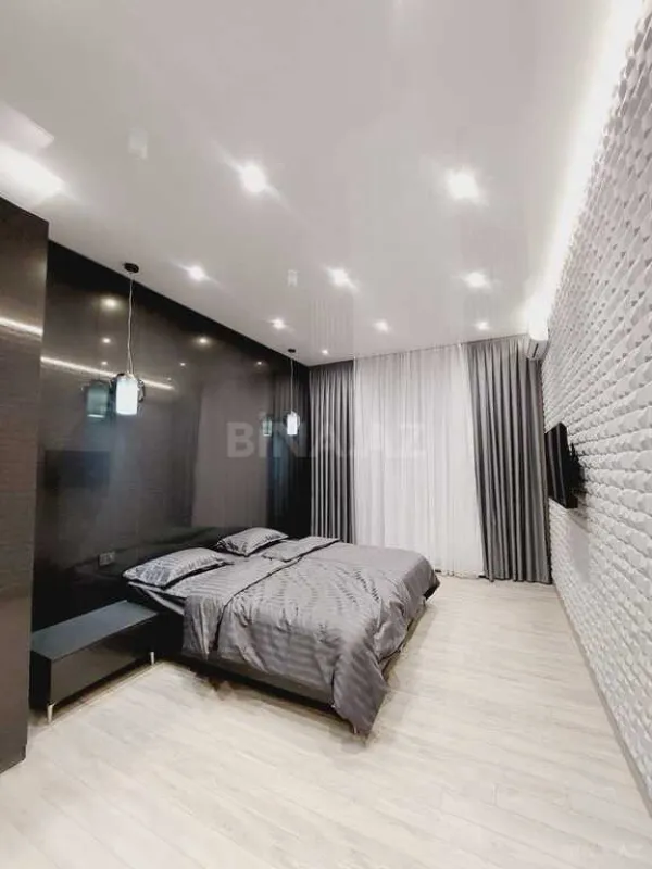 Kirayə verilir 3 otaqlı mənzil 145 m²