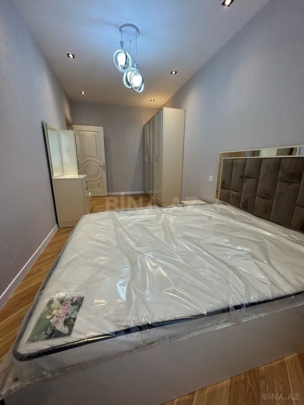 Satılır 4 otaqlı mənzil 134 m²