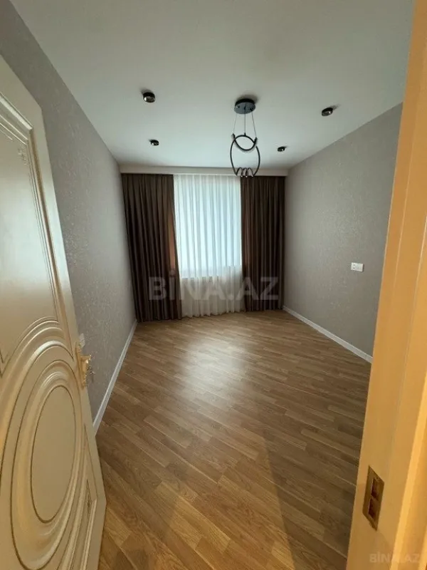 Satılır 4 otaqlı mənzil 134 m²