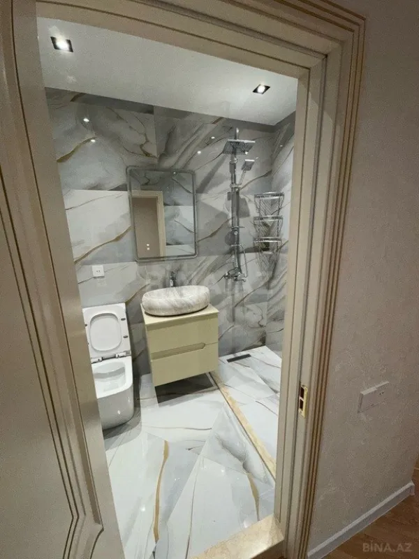 Satılır 4 otaqlı mənzil 134 m²