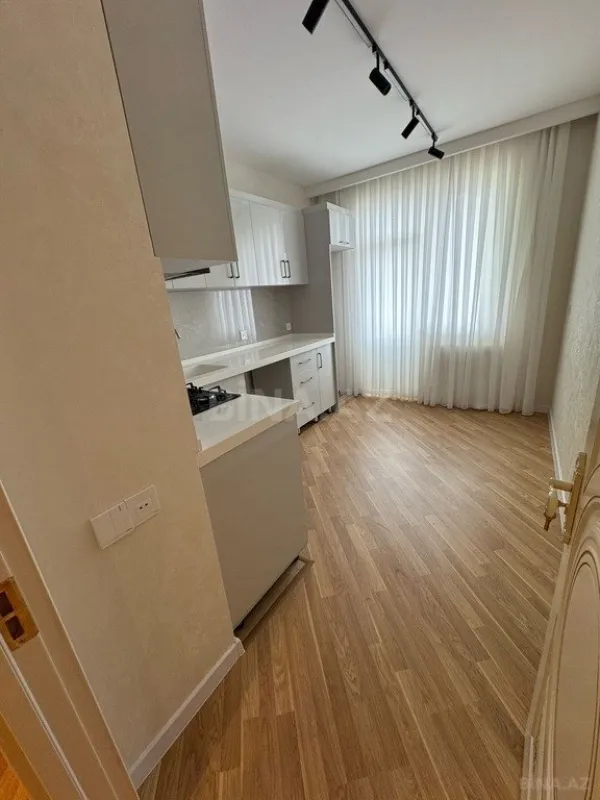 Satılır 4 otaqlı mənzil 134 m²
