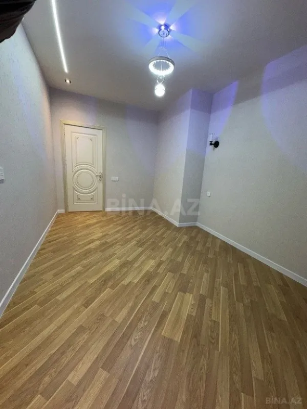 Satılır 4 otaqlı mənzil 134 m²