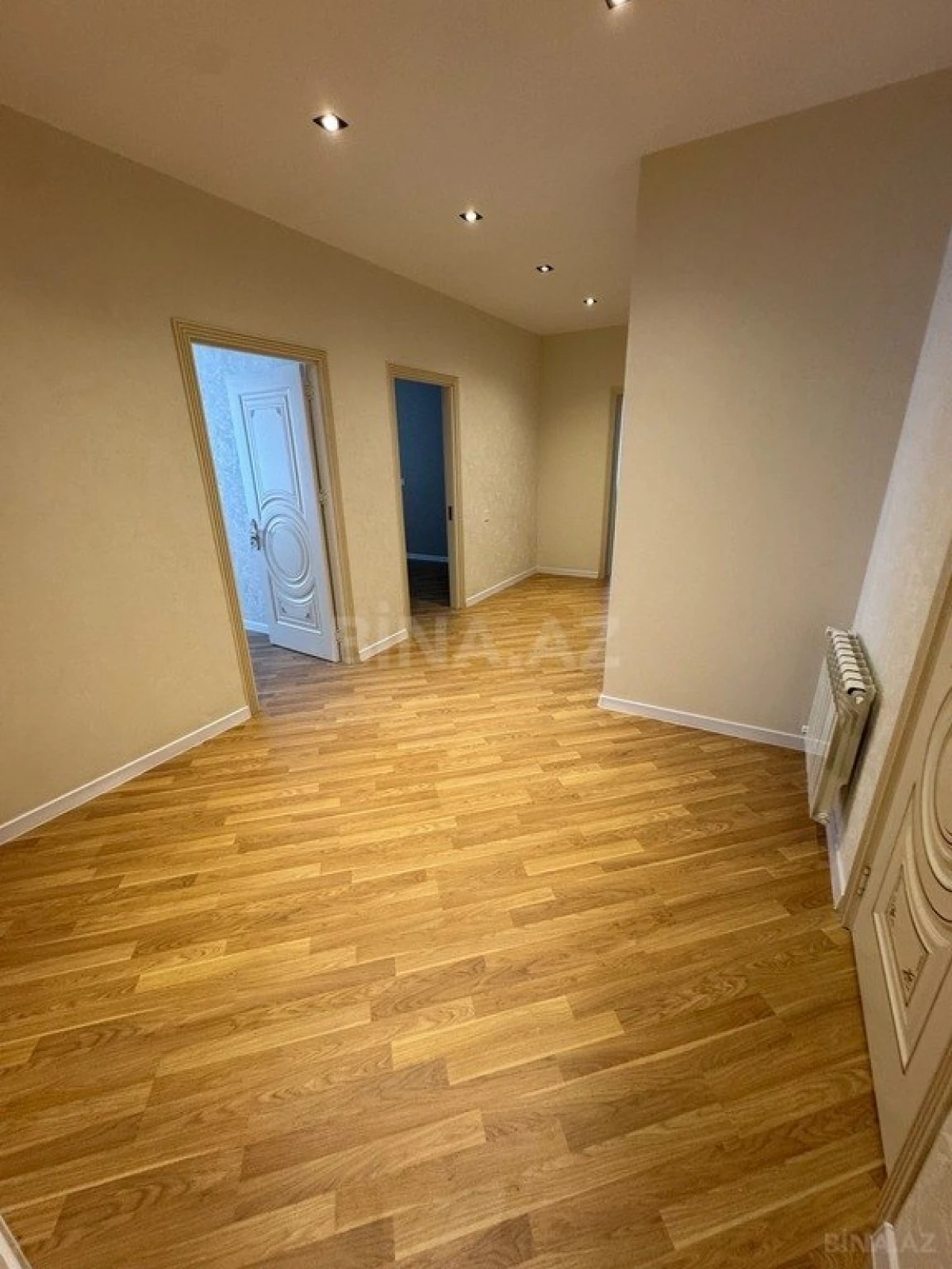 Satılır 4 otaqlı mənzil 134 m²