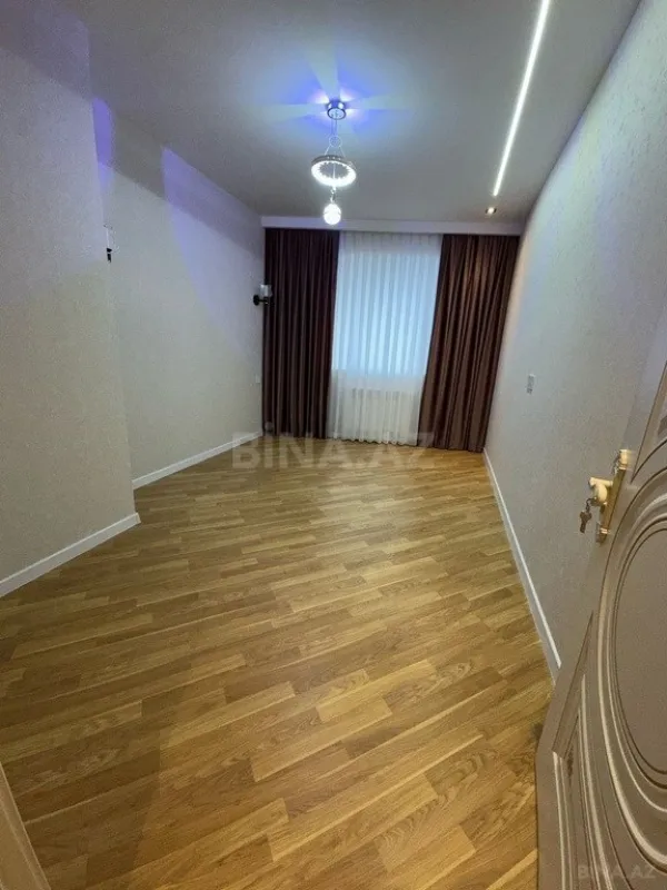 Satılır 4 otaqlı mənzil 134 m²