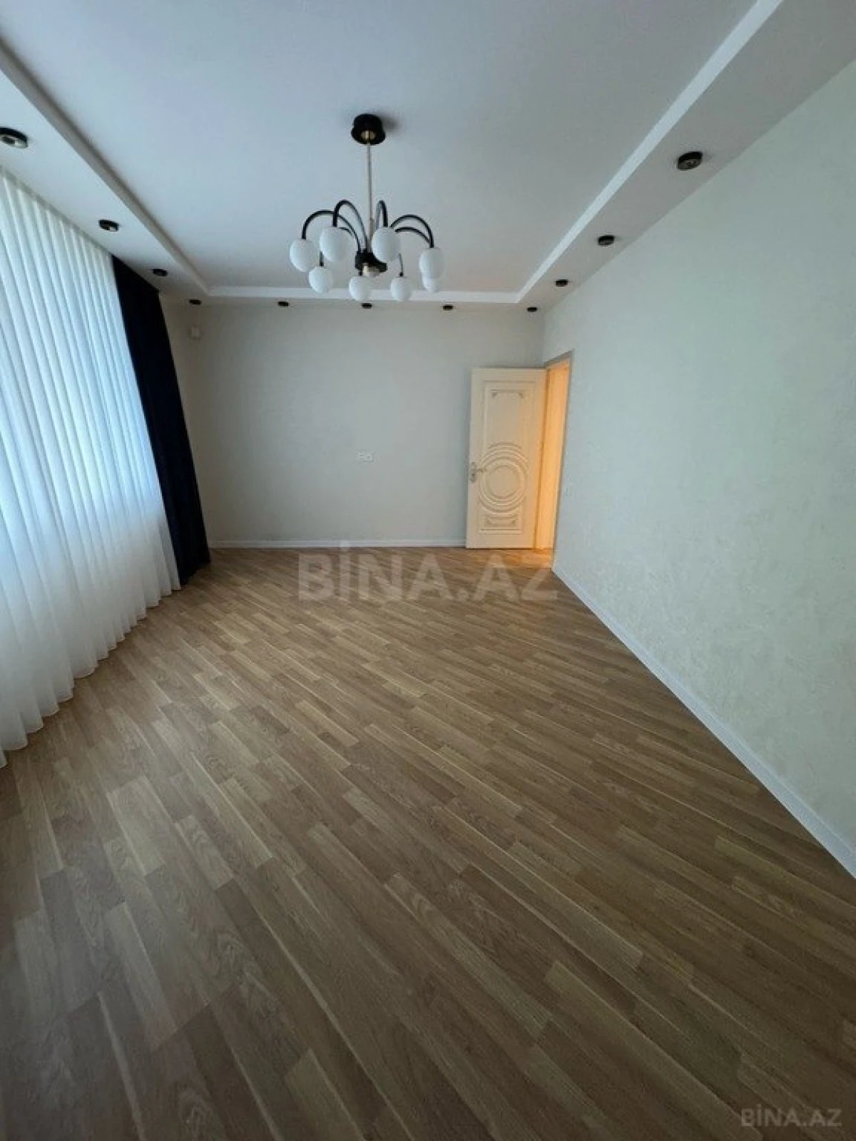 Satılır 4 otaqlı mənzil 134 m²