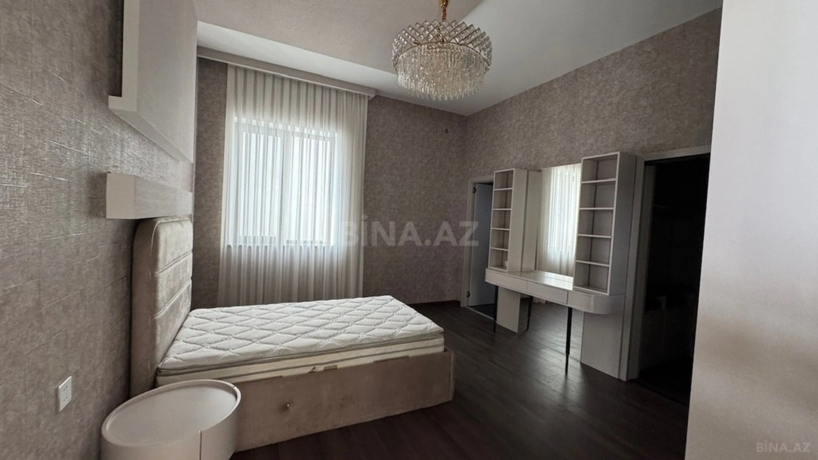Satılır 4 otaqlı həyət evi 200 m²