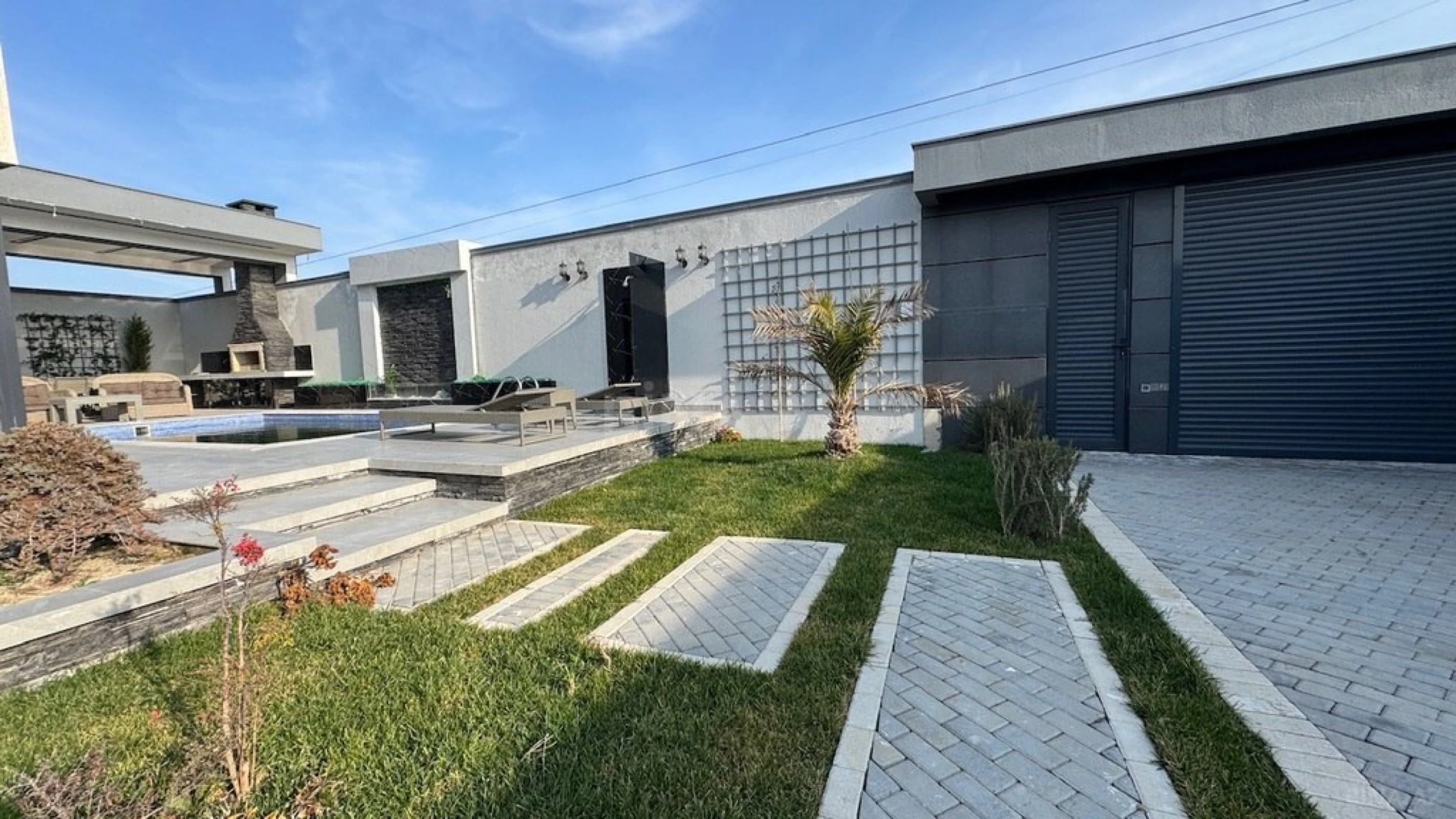 Satılır 4 otaqlı həyət evi 200 m²