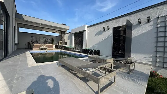 Satılır 4 otaqlı həyət evi 200 m²