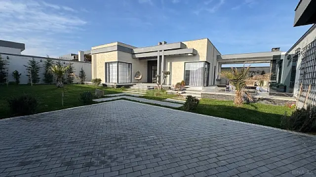 Satılır 4 otaqlı həyət evi 200 m²