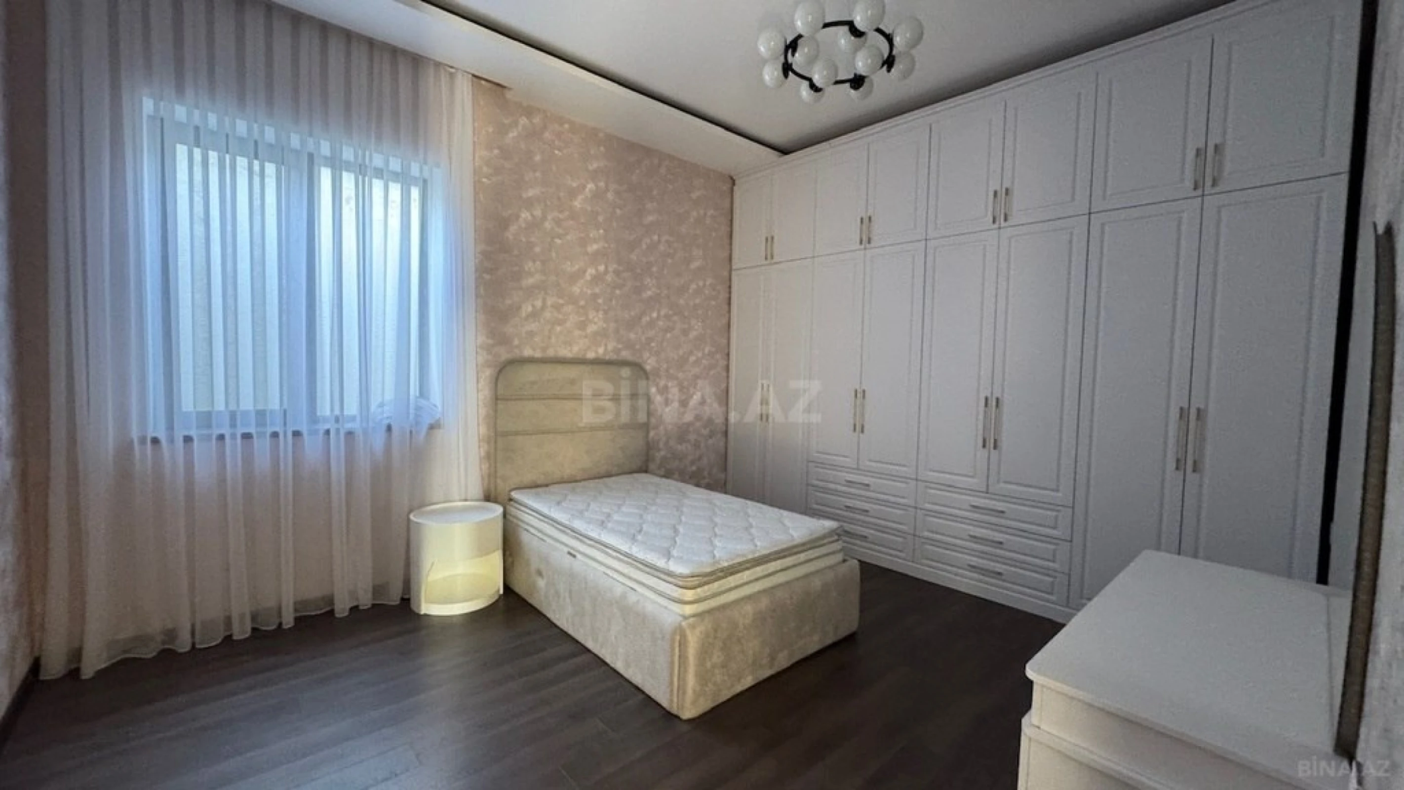 Satılır 4 otaqlı həyət evi 200 m²