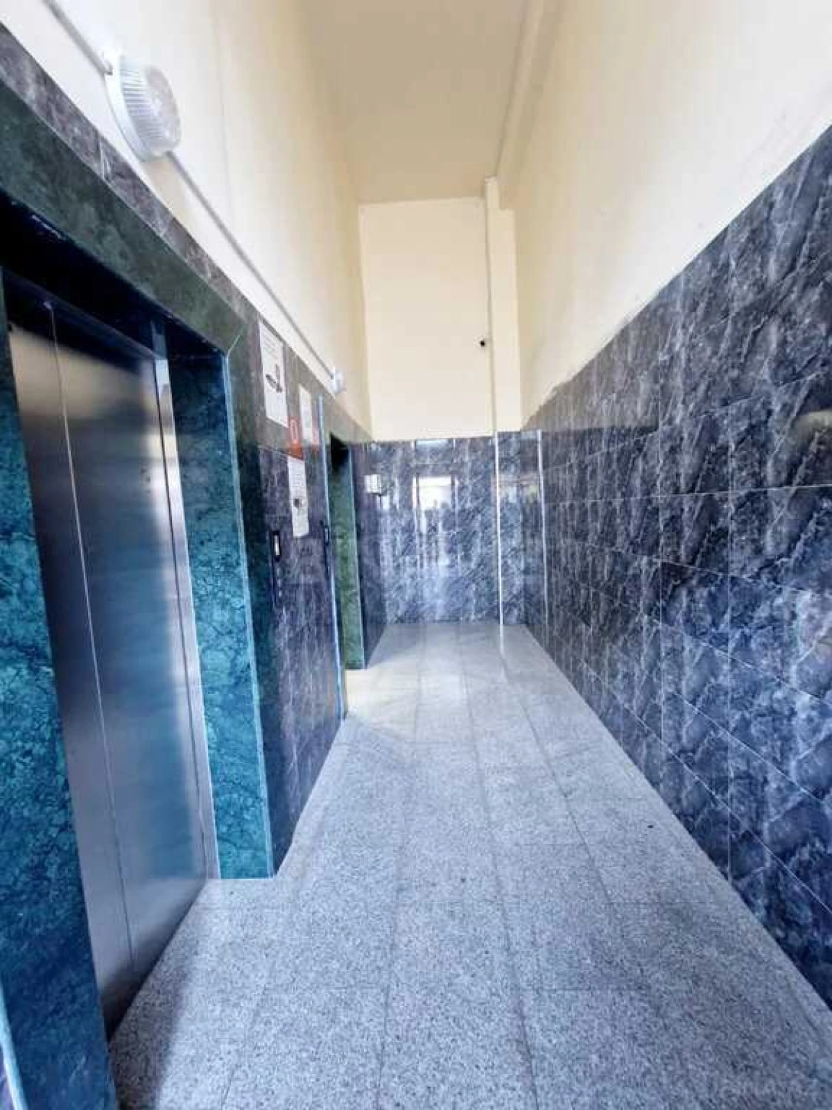 Satılır 1 otaqlı mənzil 71 m²