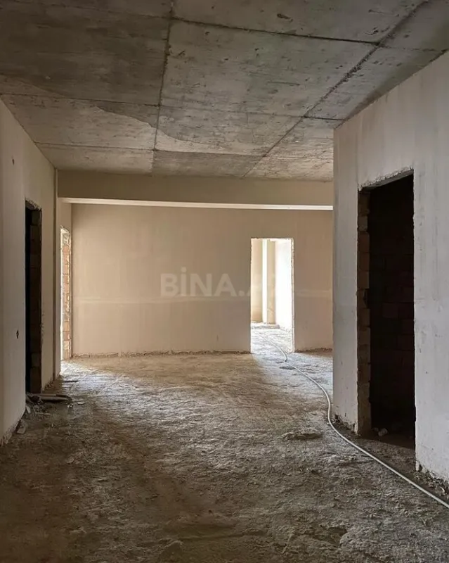 Satılır 4 otaqlı mənzil 181 m²