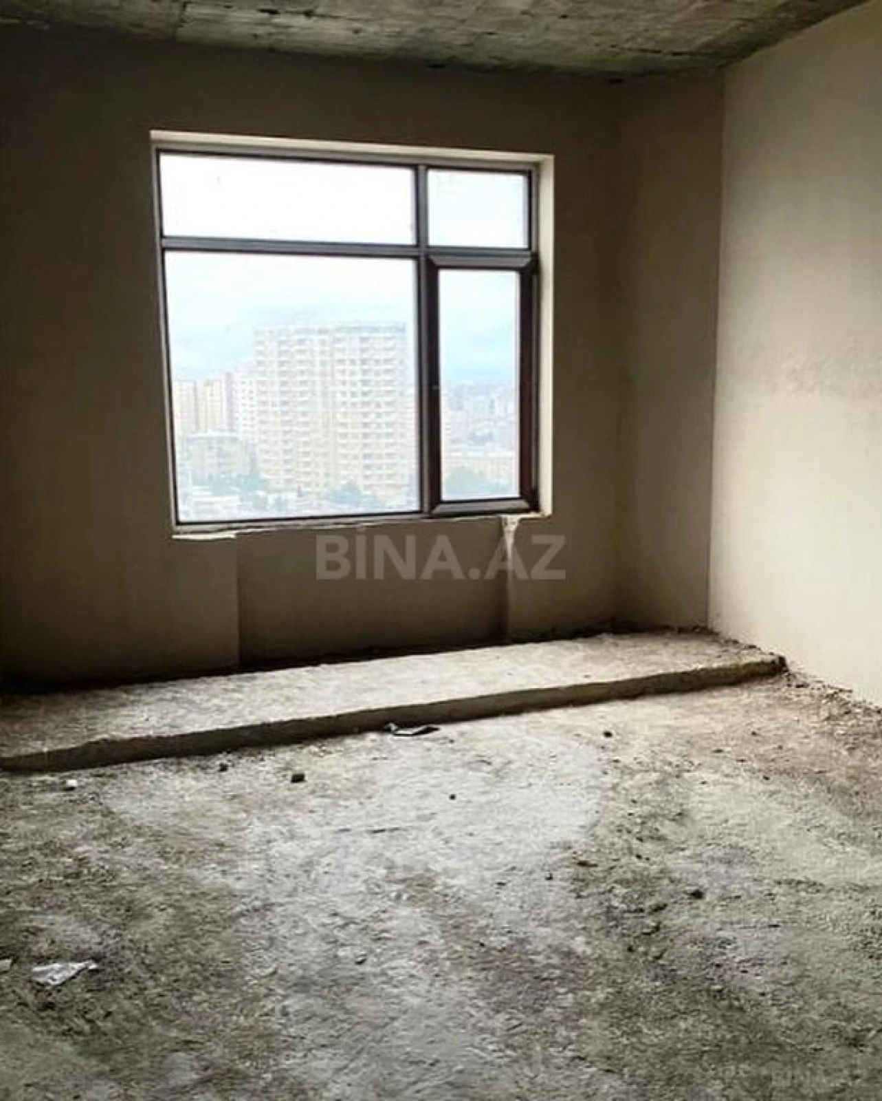 Satılır 4 otaqlı mənzil 181 m²