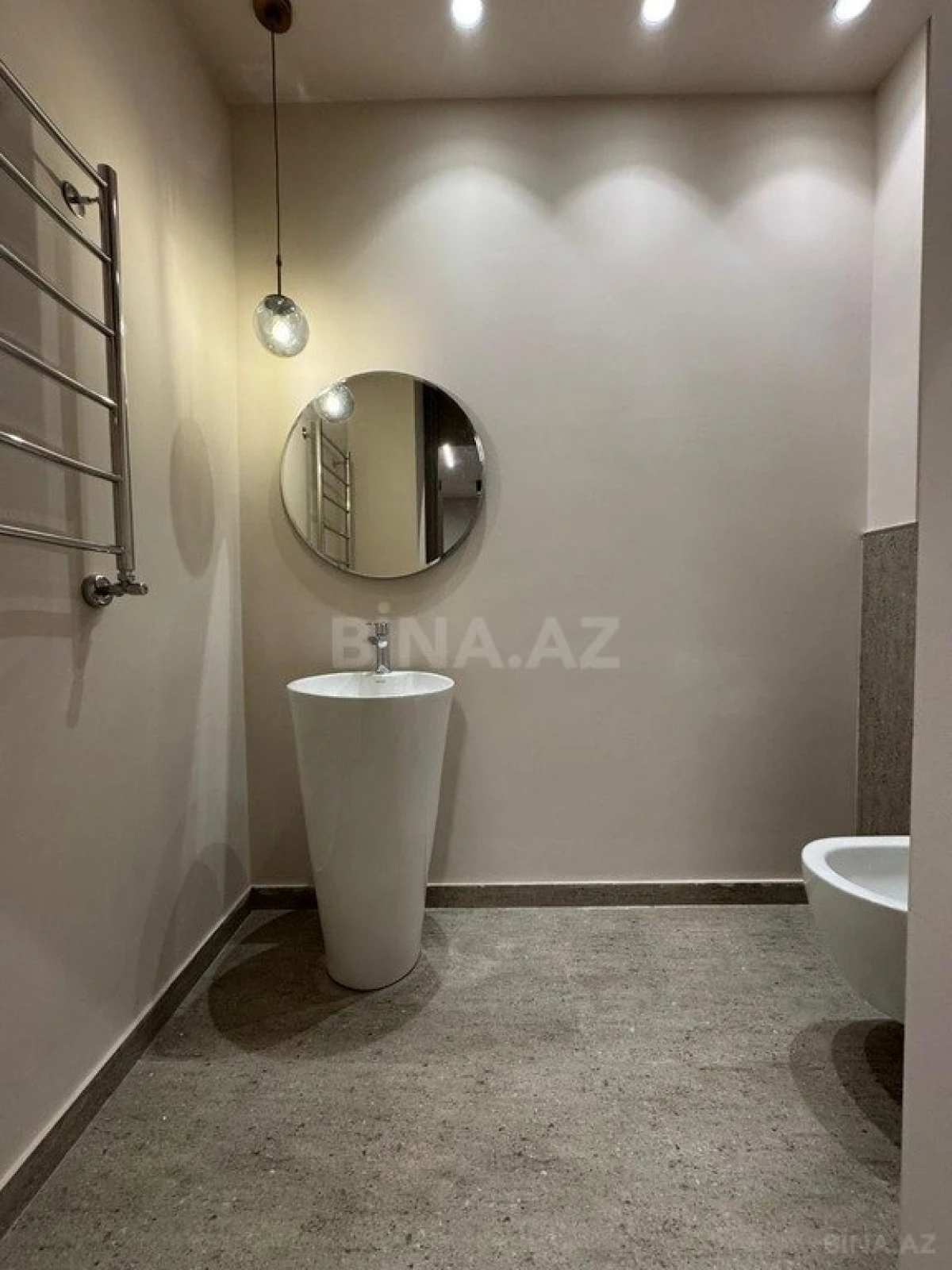 Satılır 3 otaqlı mənzil 158 m²