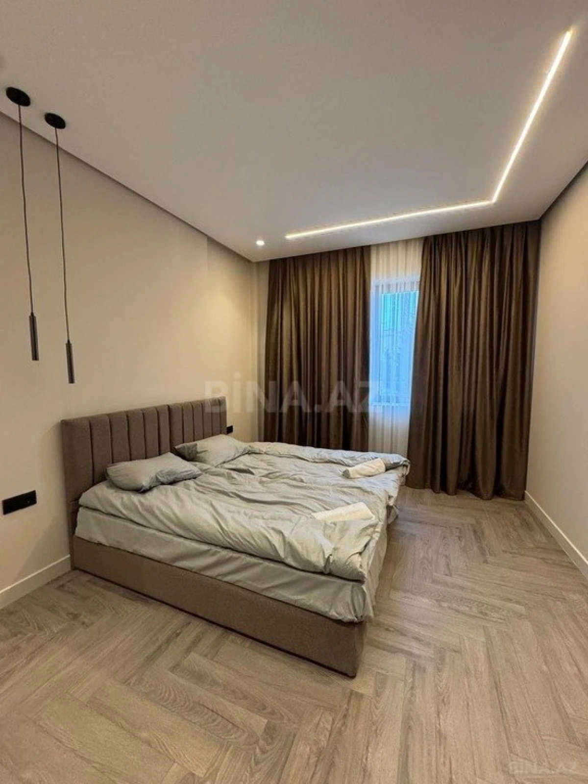 Satılır 3 otaqlı mənzil 158 m²