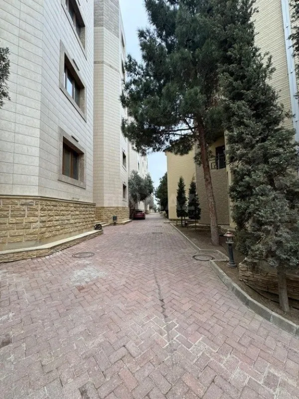 Satılır 3 otaqlı mənzil 158 m²