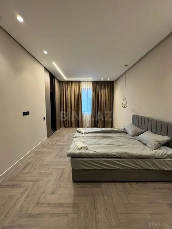 Satılır 3 otaqlı mənzil 158 m²